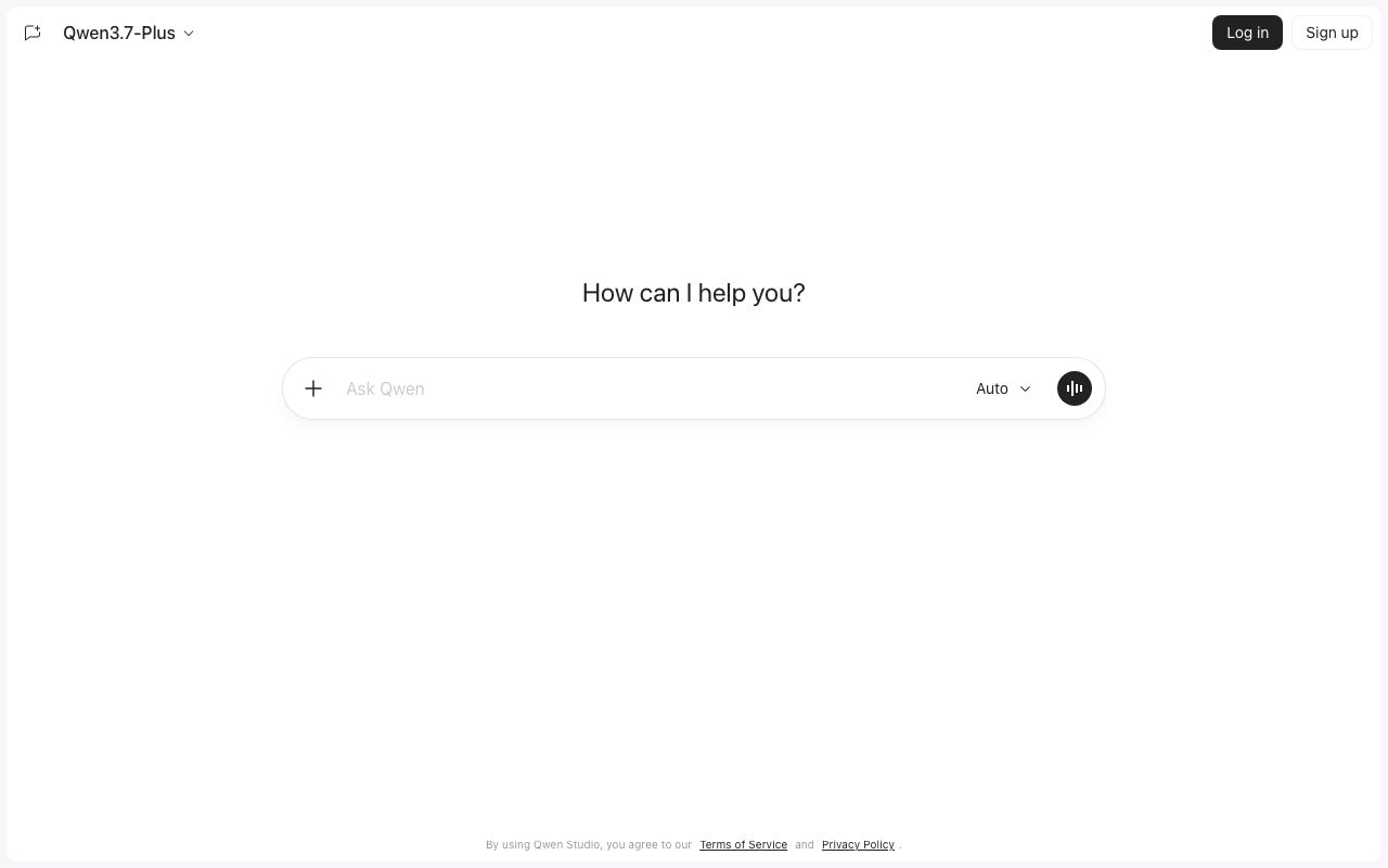 Скриншот Qwen Chat — интерфейс чата с полем ввода запроса