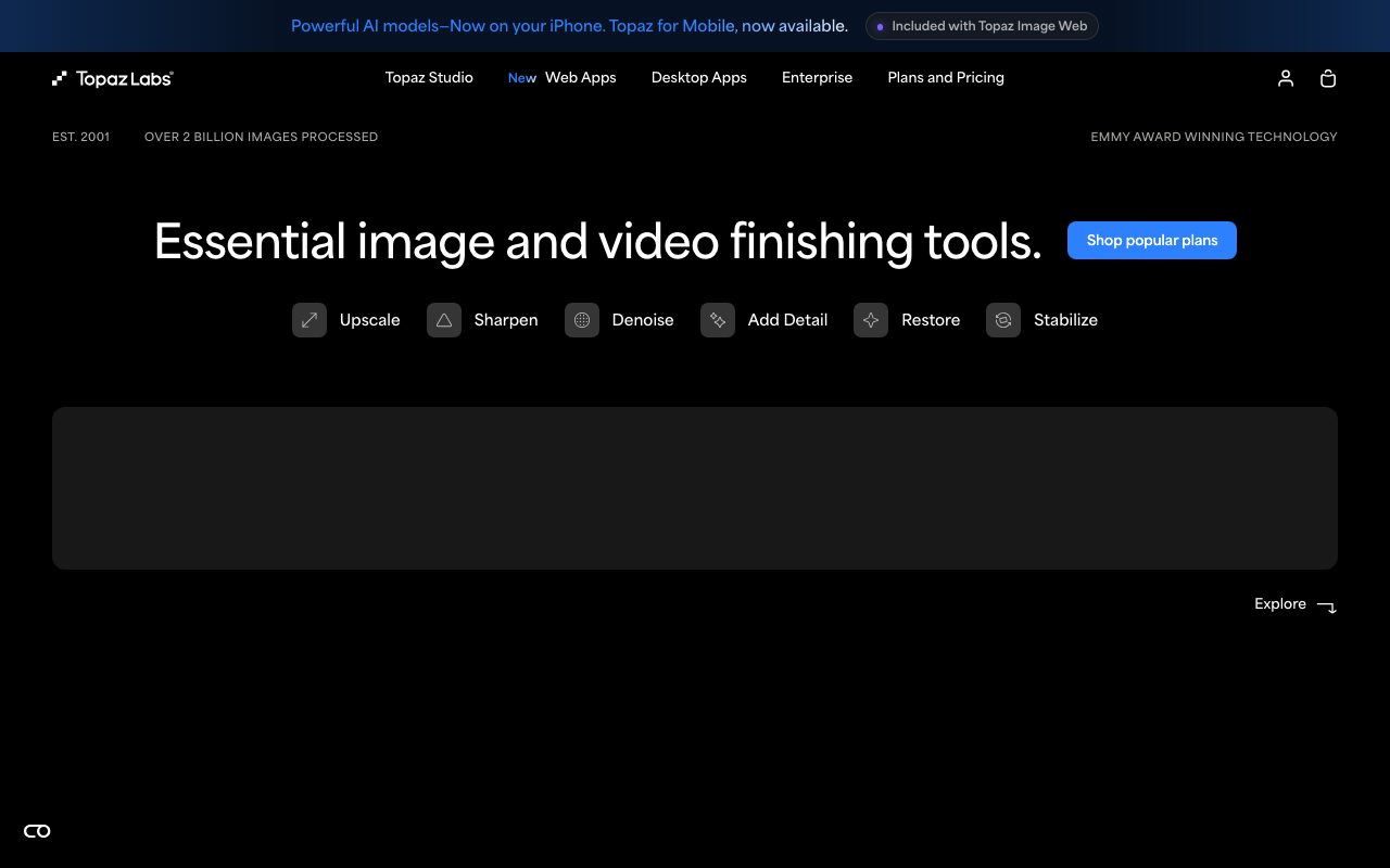 Главная страница Topaz Labs с заголовком Essential image and video finishing tools и кнопками Upscale, Sharpen, Denoise, Restore